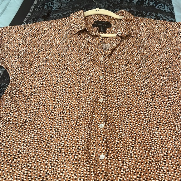 TAHARI Women’s Rust and White Patterned Linen Shirt, size small - Picture 4 of 9